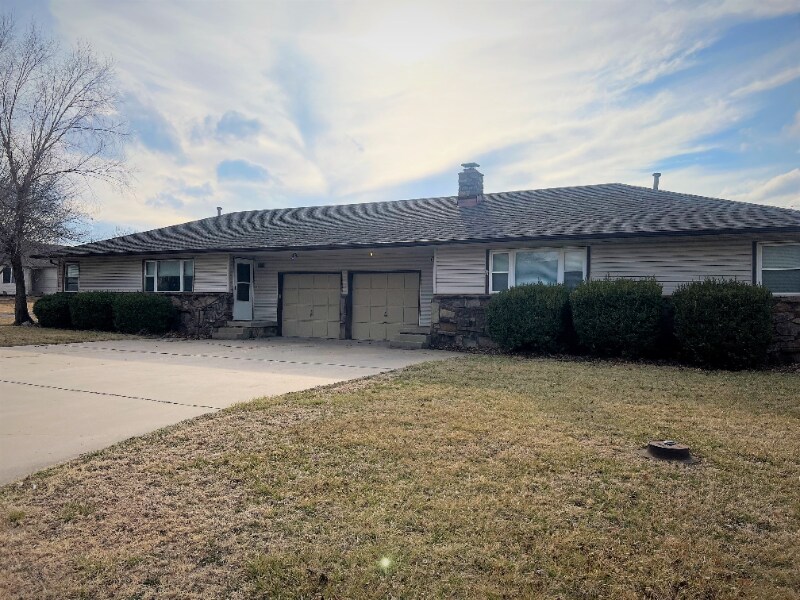 Primary Photo - 1605 Timberline Dr