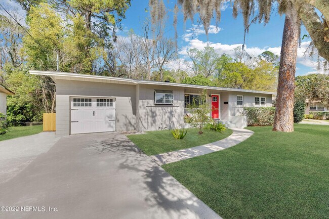 Foto del edificio - 611 Grove Park Blvd