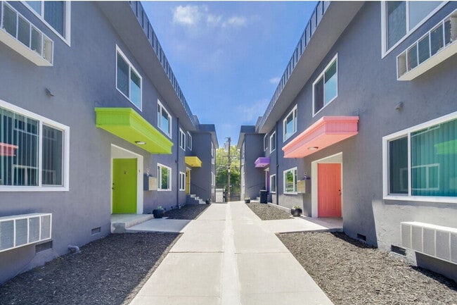 Foto del edificio - Duplet at Hillcrest - New Boutique Apartme...