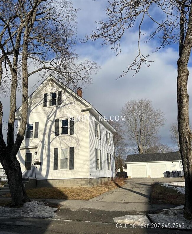 Building Photo - 261 Birch St