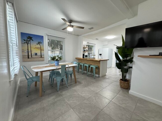 Foto del edificio - 305 N Lakeside Dr