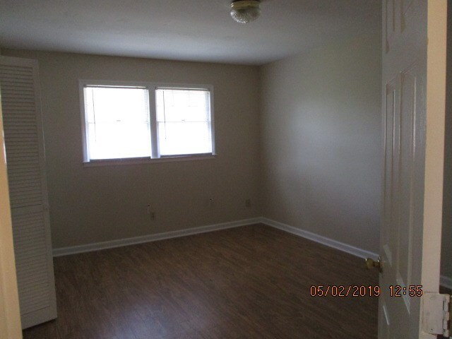 Building Photo - 340 W Hampton Ave
