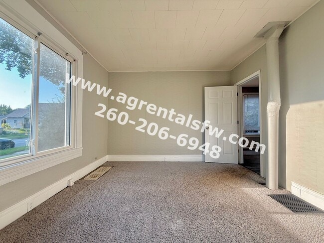 Building Photo - 2721 Fox Ave