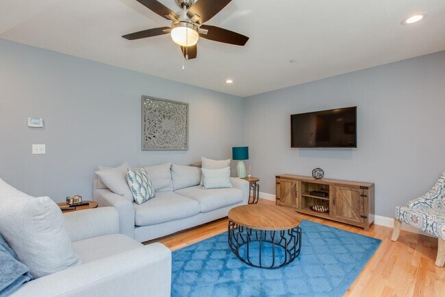 Building Photo - 11 Rockingham Rd