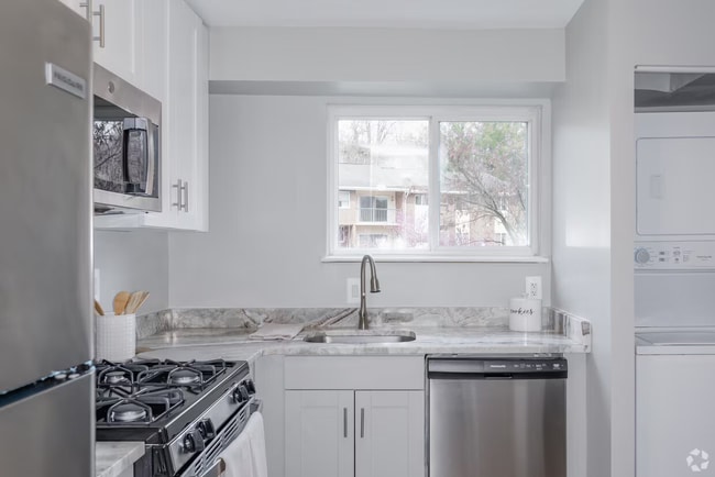 Building Photo - Sussex Square Apartments