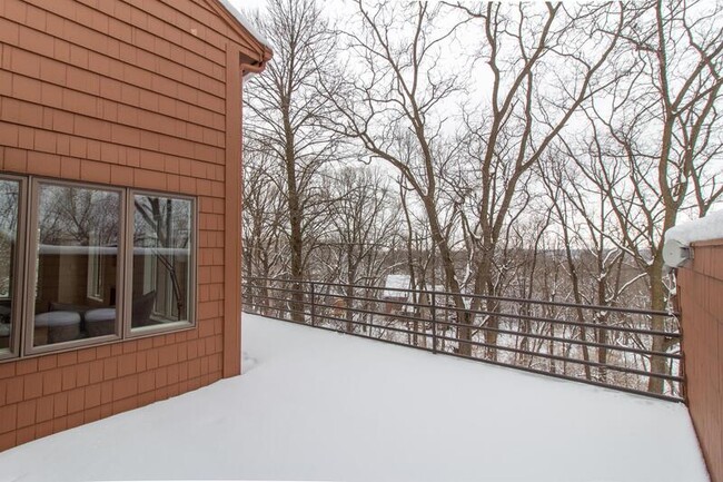 Building Photo - 601 Woodhaven Ct NE