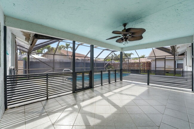 Foto del edificio - 9284 Laurel Green Dr