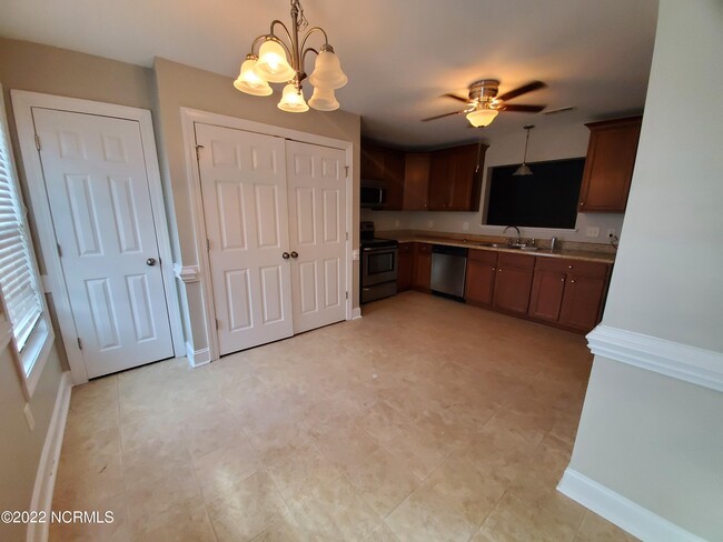 Building Photo - 4100 Brook Creek Ln