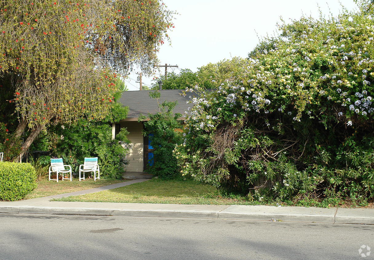 Building Photo - 2657 Elden Ave