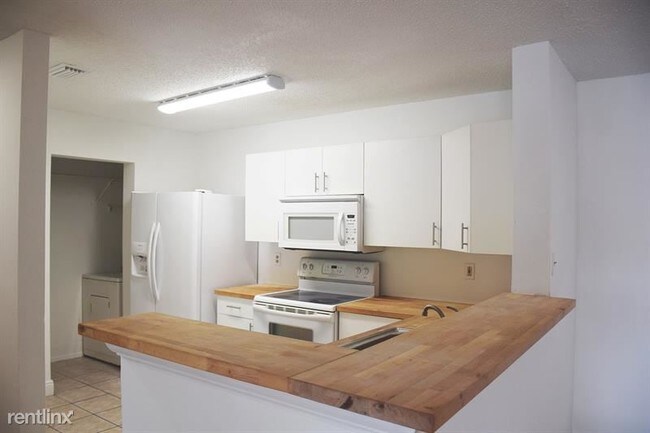 Foto del edificio - 3 br, 2 bath  - 11229 W Atlantic Blvd