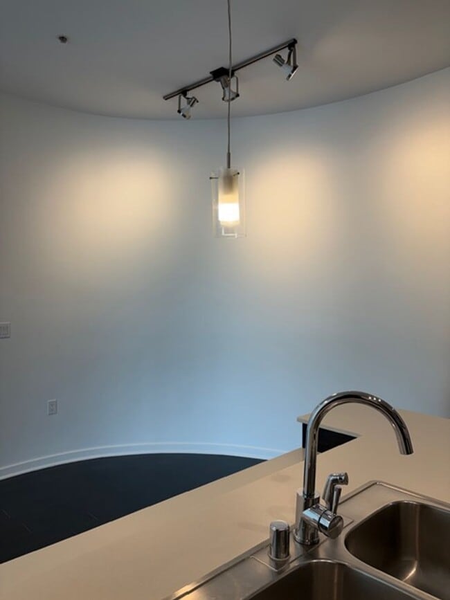 Interior Photo - 801 North