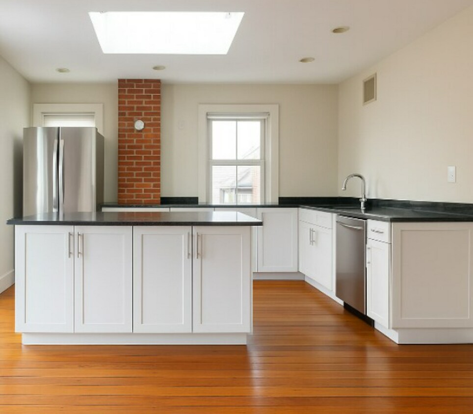 Primary Photo - Charming 6 Bedroom Duplex