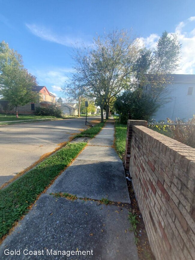 Building Photo - 3 br, 1.5 bath House - 129 N. Kilmer Street