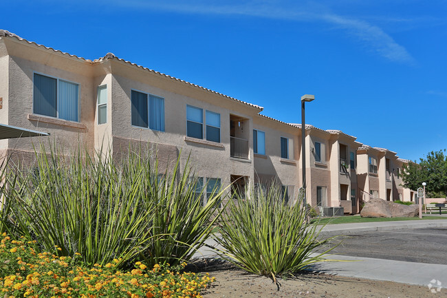 Foto del edificio - Lake Pleasant Village Apartments