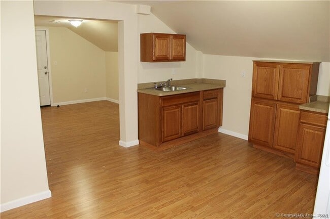 Building Photo - 539 Howe Ave