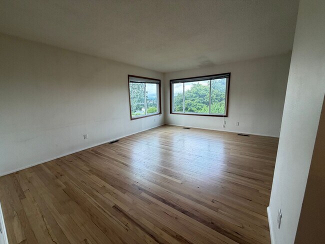 Foto del edificio - Upper unit duplex with views!