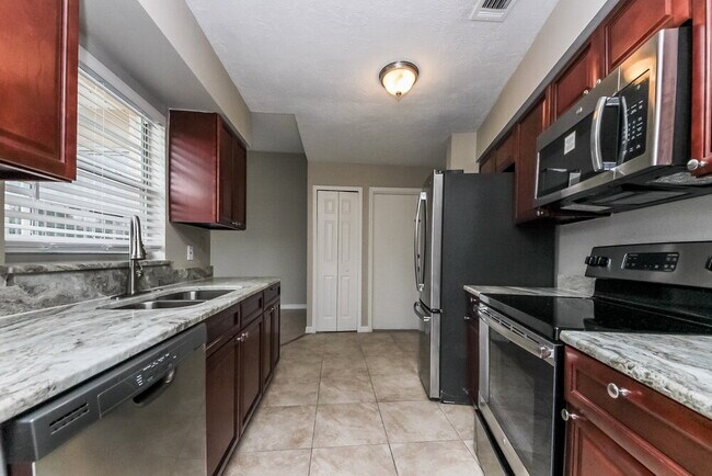 Foto del edificio - 212 Great Yarmouth Ct