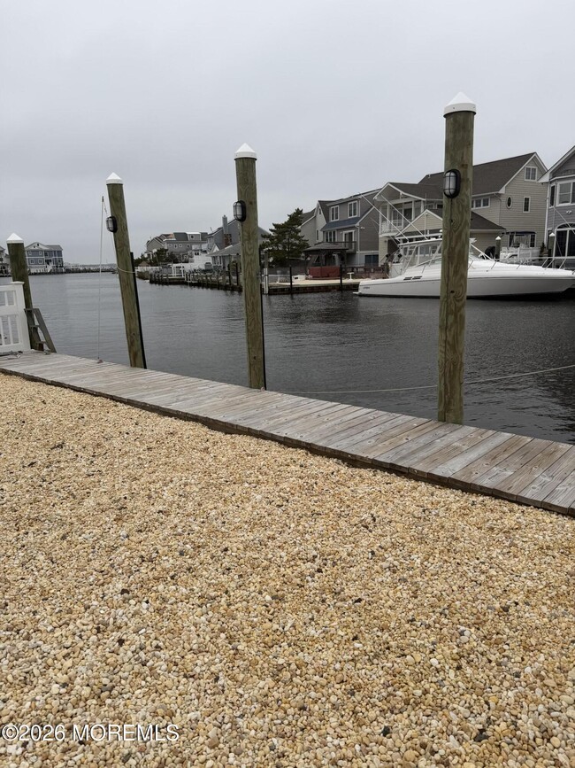 Building Photo - 410 8th Ave