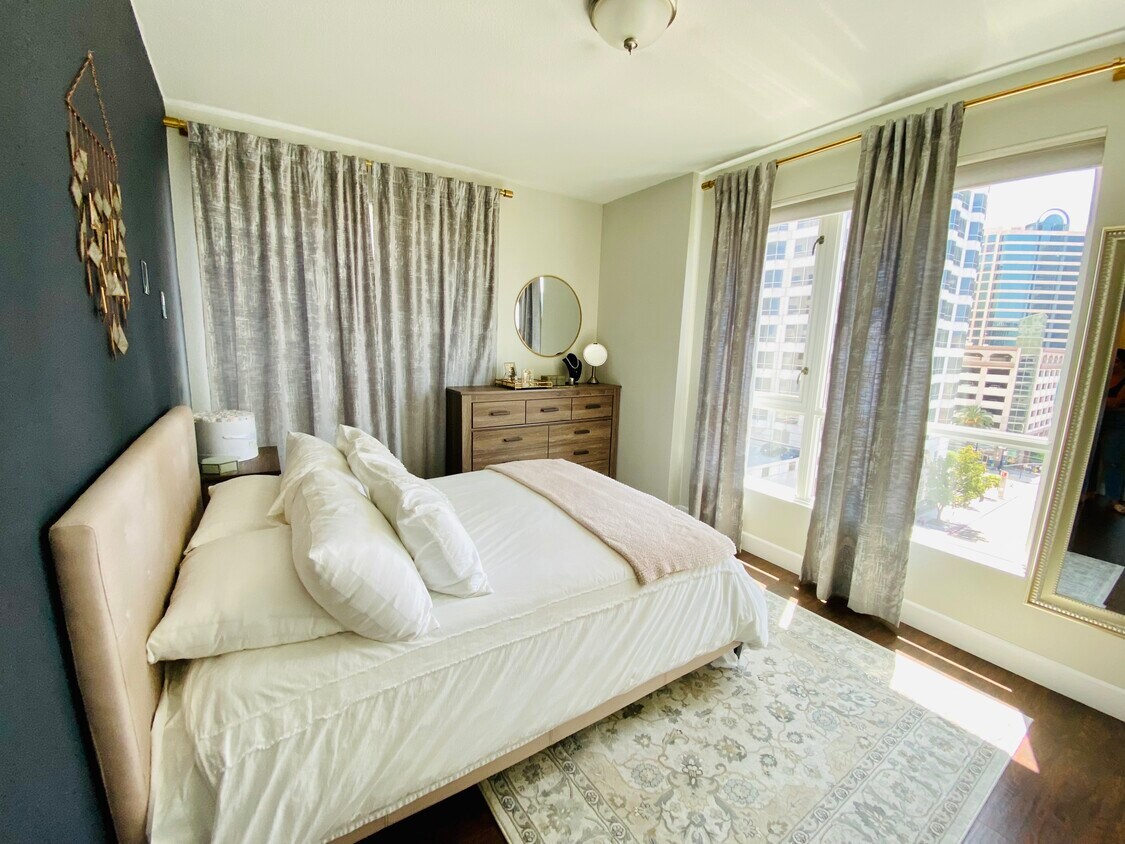 Master bedroom - 1240 India St
