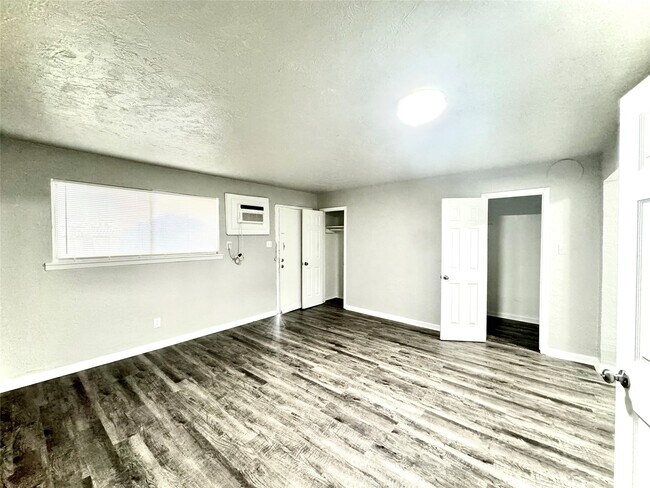 Foto del edificio - 1756 W Main St