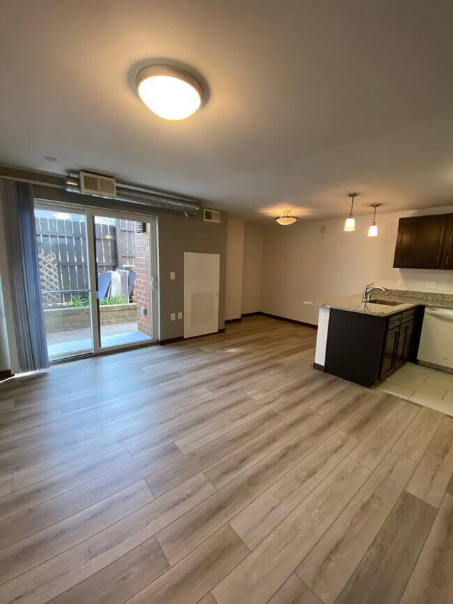 Washington Plaza Apartments in Madison, WI