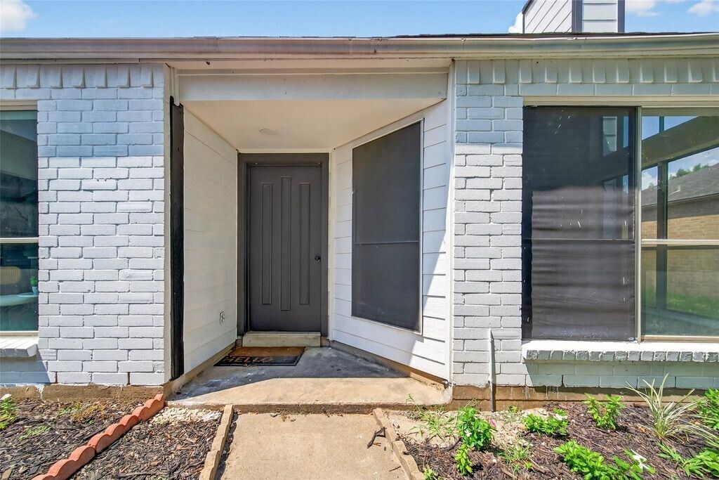 Building Photo - 8538 Triple Crown Dr