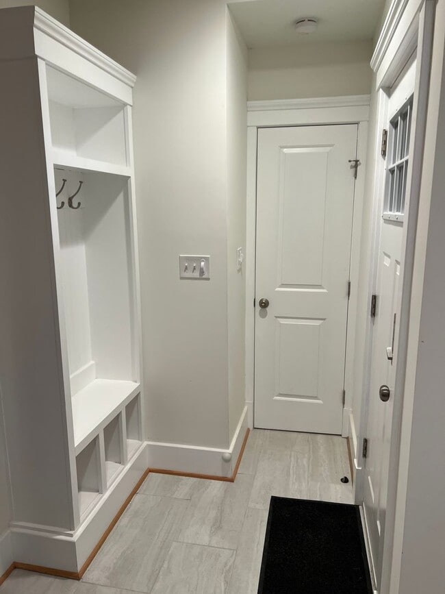 Building Photo - Violetville