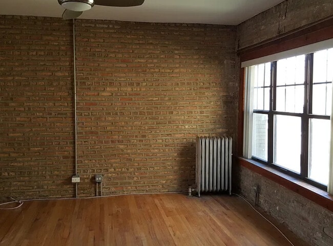 Building Photo - 7031 N Sheridan Rd
