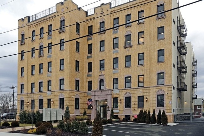 Foto del edificio - Ponciana Apartments: Contemporary Comfort ...