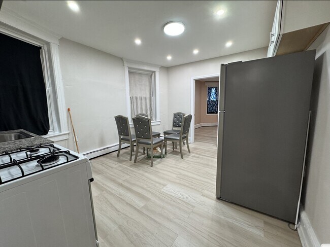 86 Bostwick Ave 1A - 95 Bostwick Ave