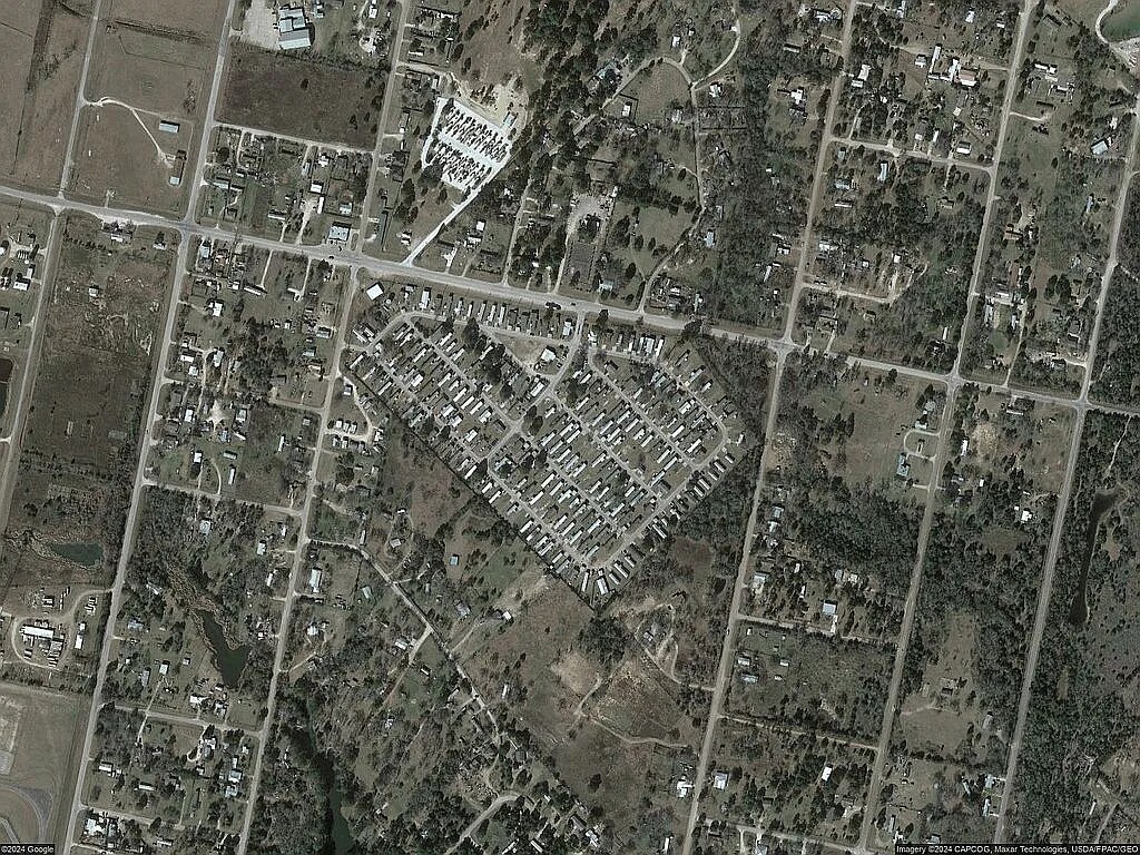 Foto del edificio - 139 Neches Dr