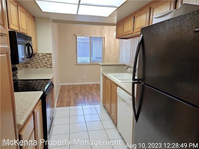 Building Photo - 2 br, 2 bath House - 3375 East Tompkins Av...