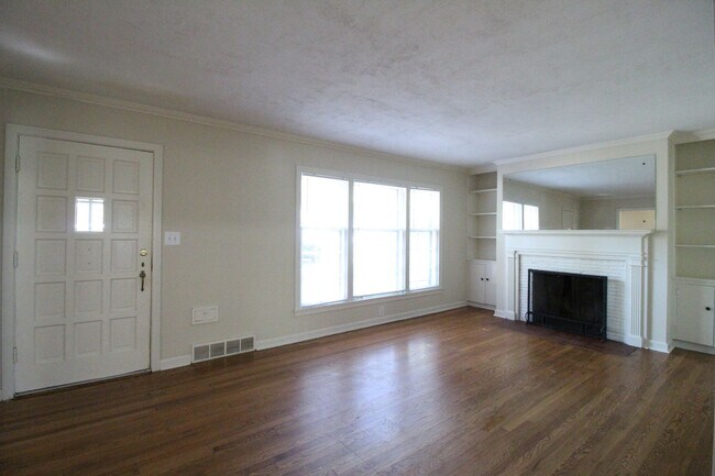 Building Photo - 2 Bedroom 1 Bath Home In Fairway