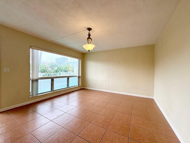 Foto del edificio - 3212 NE 7th Pl