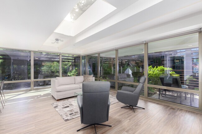 Building Photo - 7137 E Rancho Vista Dr