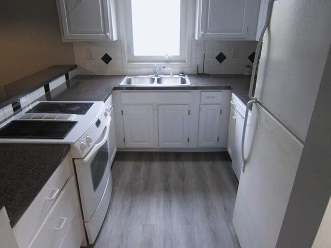 Foto del edificio - 1 BD/1.5BA Loft Condo Water & Electric Included