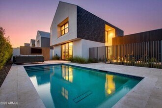 Building Photo - 1333 E Pomelo Grove Ln