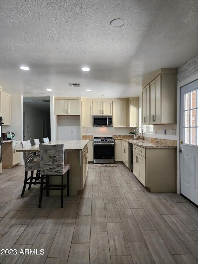 Building Photo - 6809 S 66th Ave
