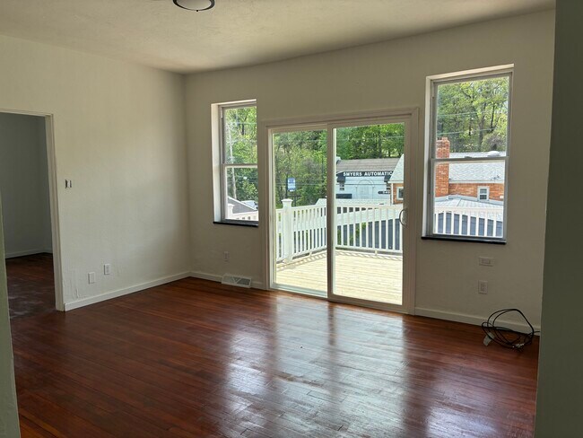 Building Photo - 3409 Evergreen Rd