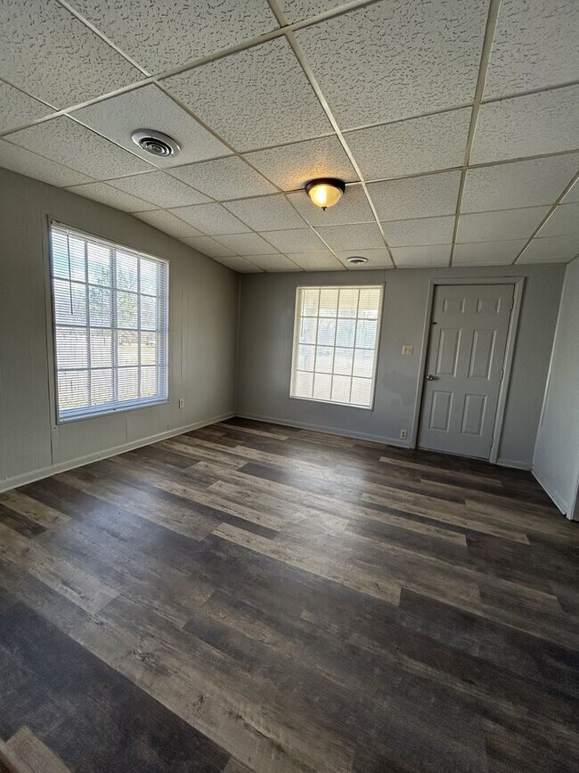 Building Photo - 1007 E Madison St