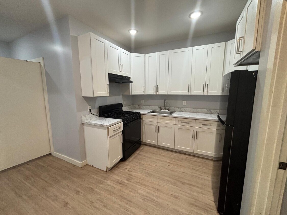 Foto del edificio - 177 Van Nostrand Ave