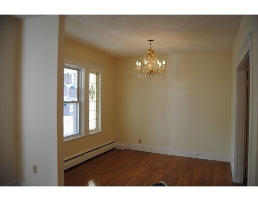 Building Photo - 572 Mt Auburn St