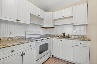 Building Photo - 2880 Lake Osborne Dr