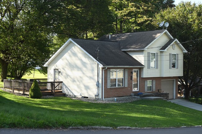 Building Photo - 109 N Phaney St