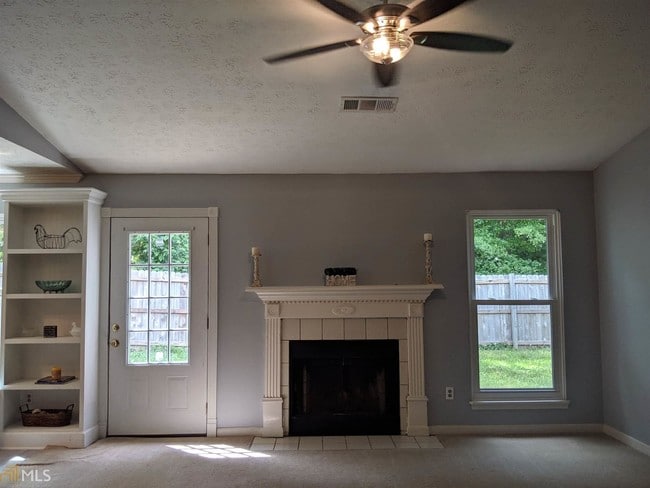 Building Photo - 216 Valley View