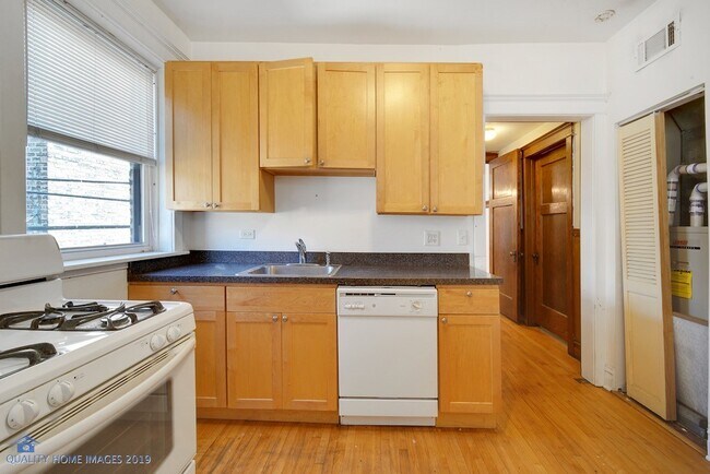 Foto del edificio - 2774 N Kenmore Ave