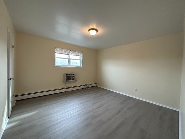 Foto del edificio - 1320 Gillespie Ave