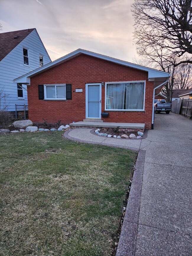 Building Photo - 14614 Poplar St