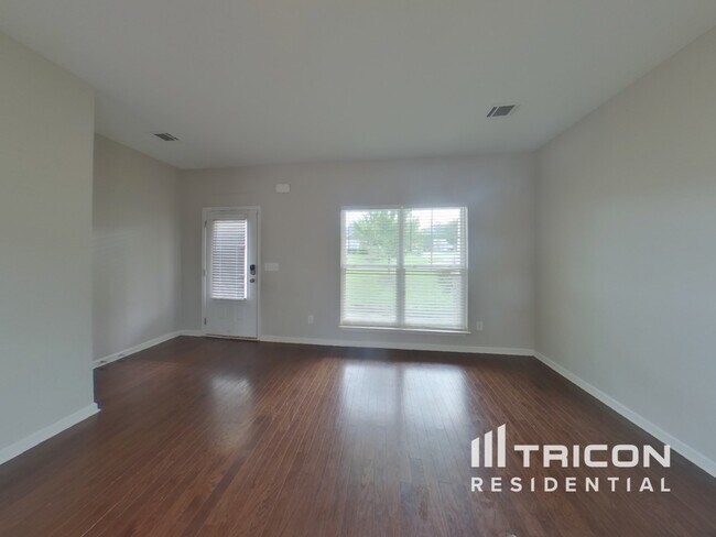 Foto del edificio - 403 Royalston Ct