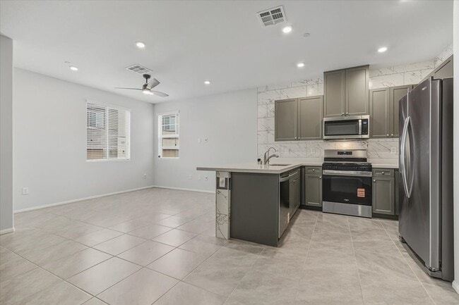 Building Photo - 1180 Heliodor Ave